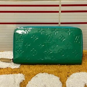 Pre Owned Louis Vuitton Enamel Vernis Patent Leather Zippy Long Wallet
